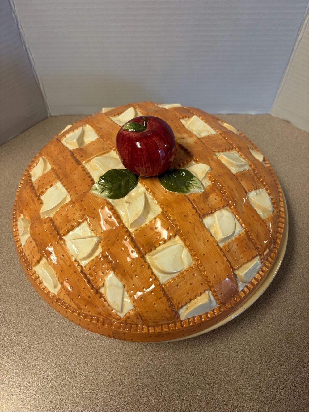 Vtg CIC Certified International Corp Ceramic Apple Pie Dish Keeper Covered Lid